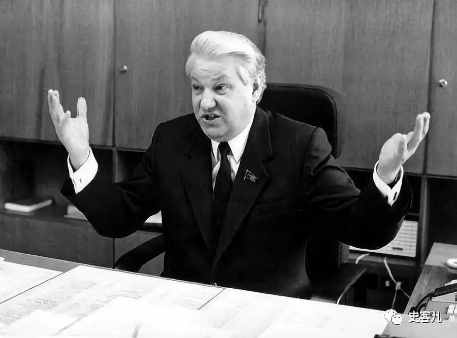 相反, 随着戈尔巴乔夫和叶利钦时代的到来,激进的思想给他们带来了