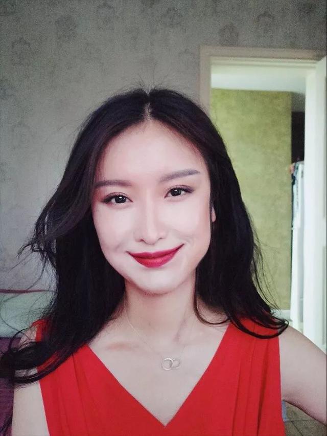大表姐——刘雯▽爆红小花——迪丽热巴▽国民女神——宋慧乔▽野蛮