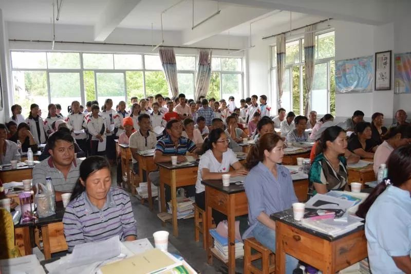 温度六中家校共育腾冲市第六中学召开家长会