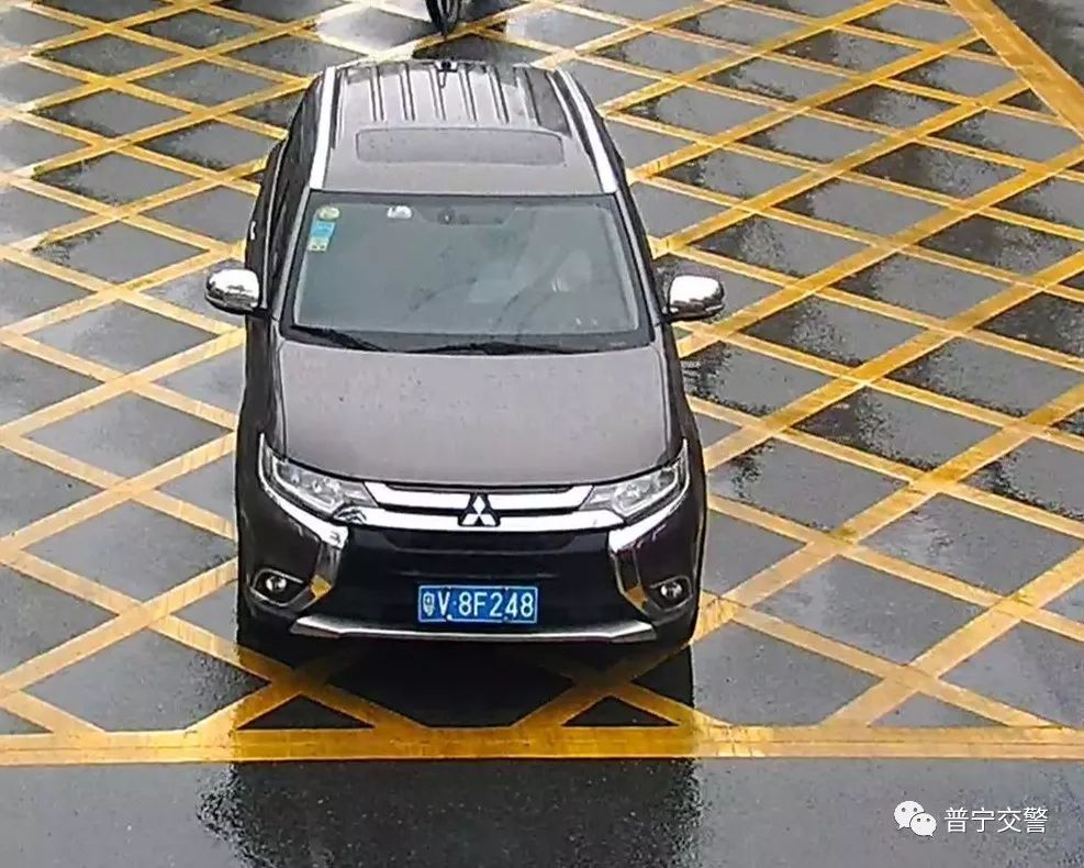 高清曝光又一大批车辆在普宁市区道路违法被抓拍