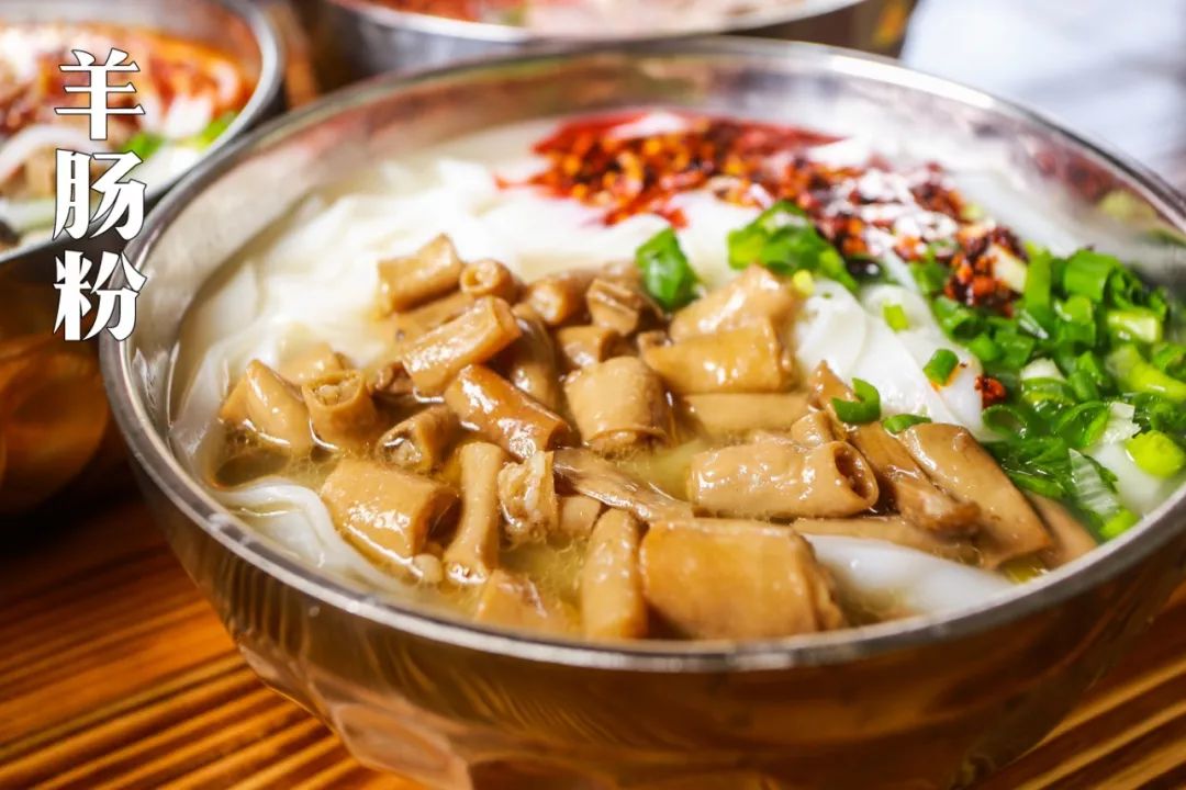 羊肚爽脆有嚼劲!超足料,简直每一勺下去都充满了惊喜!这煲汤是灵魂!