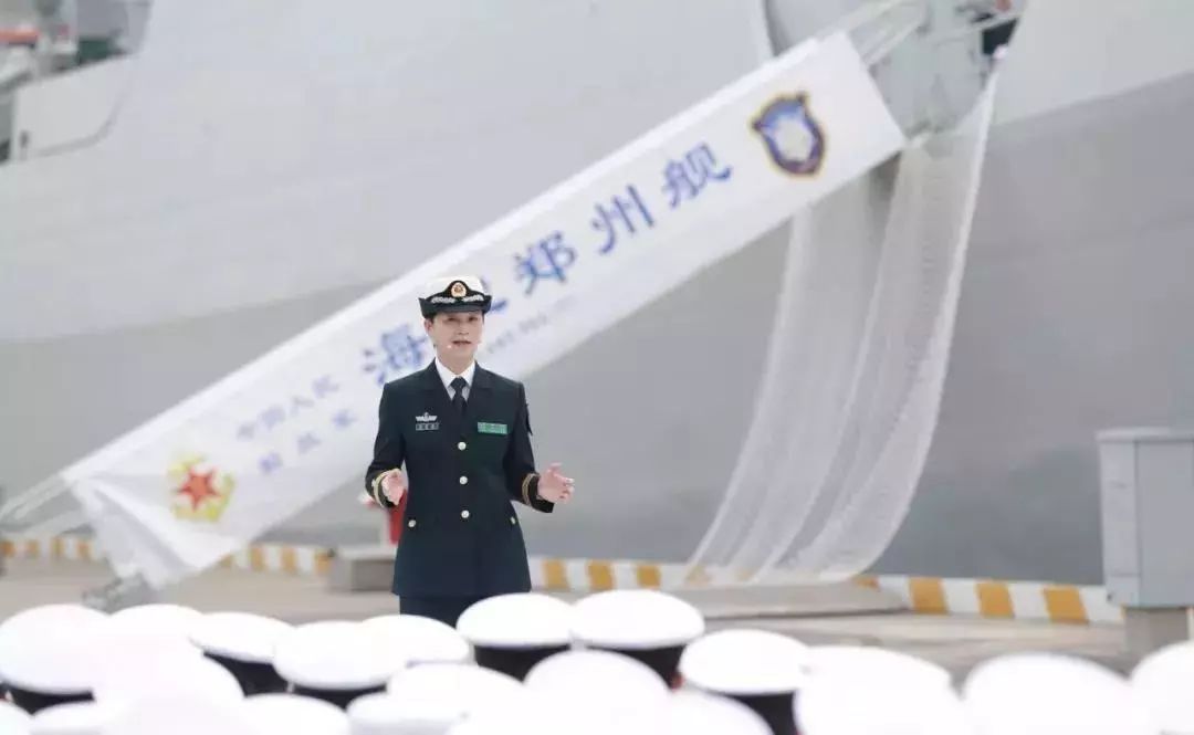 扒完她的背景后,撒贝宁都自愧不如_韦慧晓