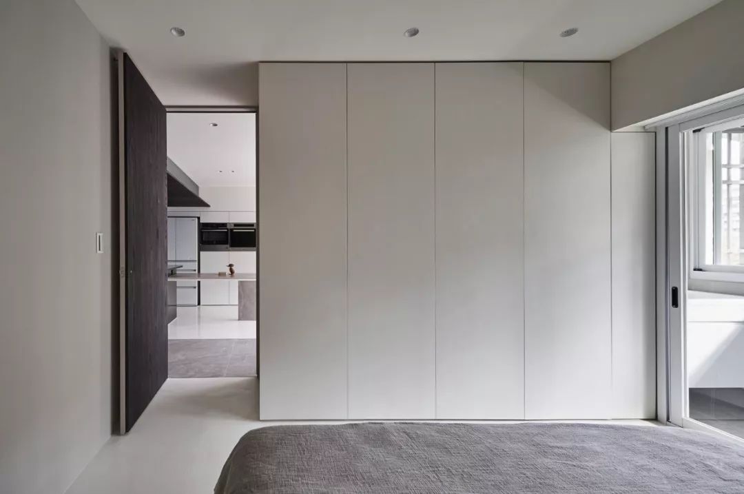 开门问题其实是无把手设计的核心,因为柜子最重要的功能还是储物,所以