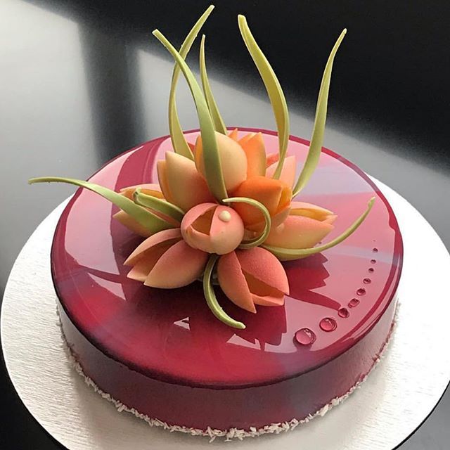 用巧克力花装饰蛋糕等于在慕斯上种出一朵花这技术高超极了