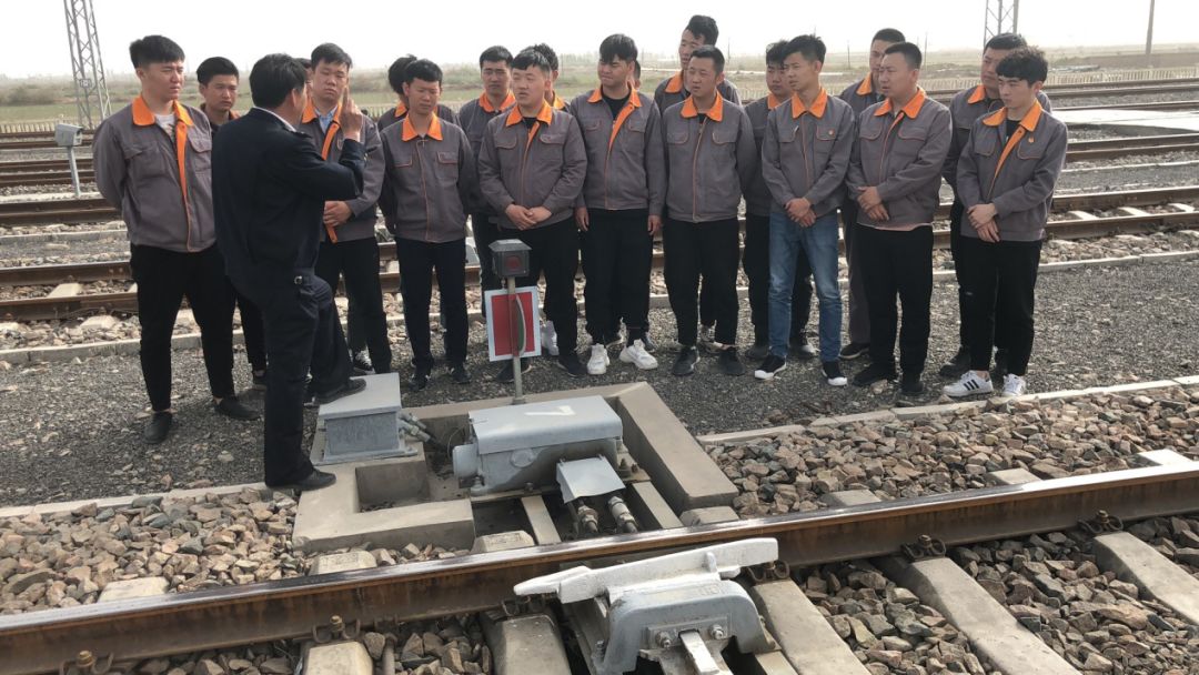 哈密机务段校企合作前置培训班学员跟车学习心得