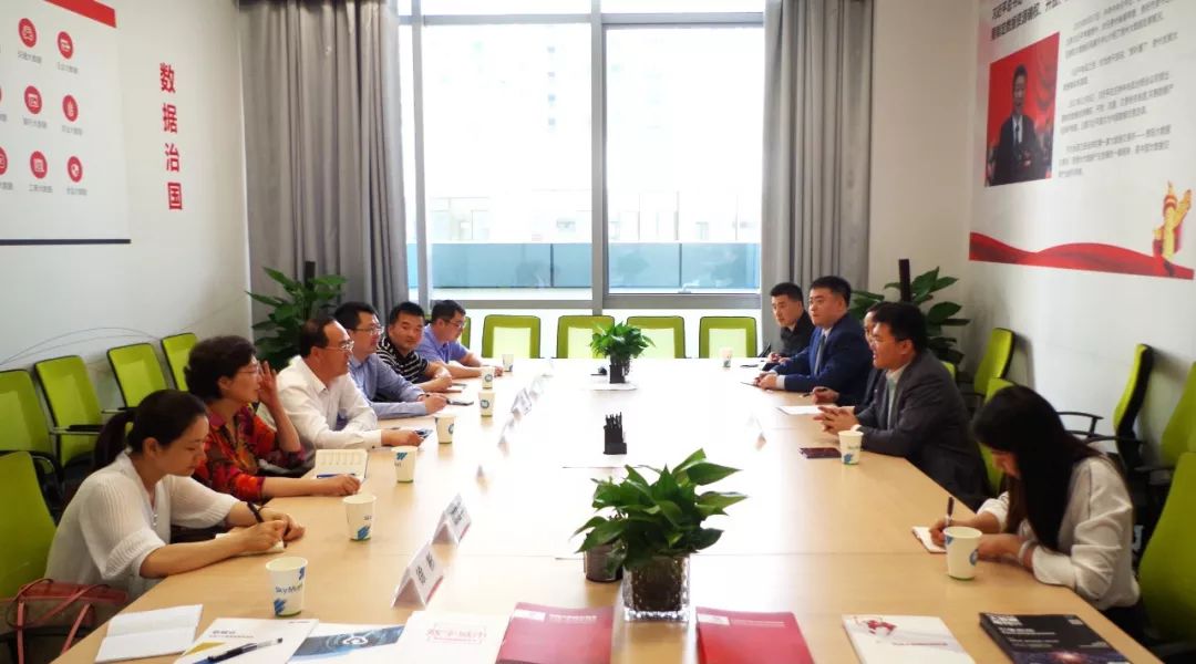 在访问中,沈惠彪局长详细考察贵阳大数据交易模式.