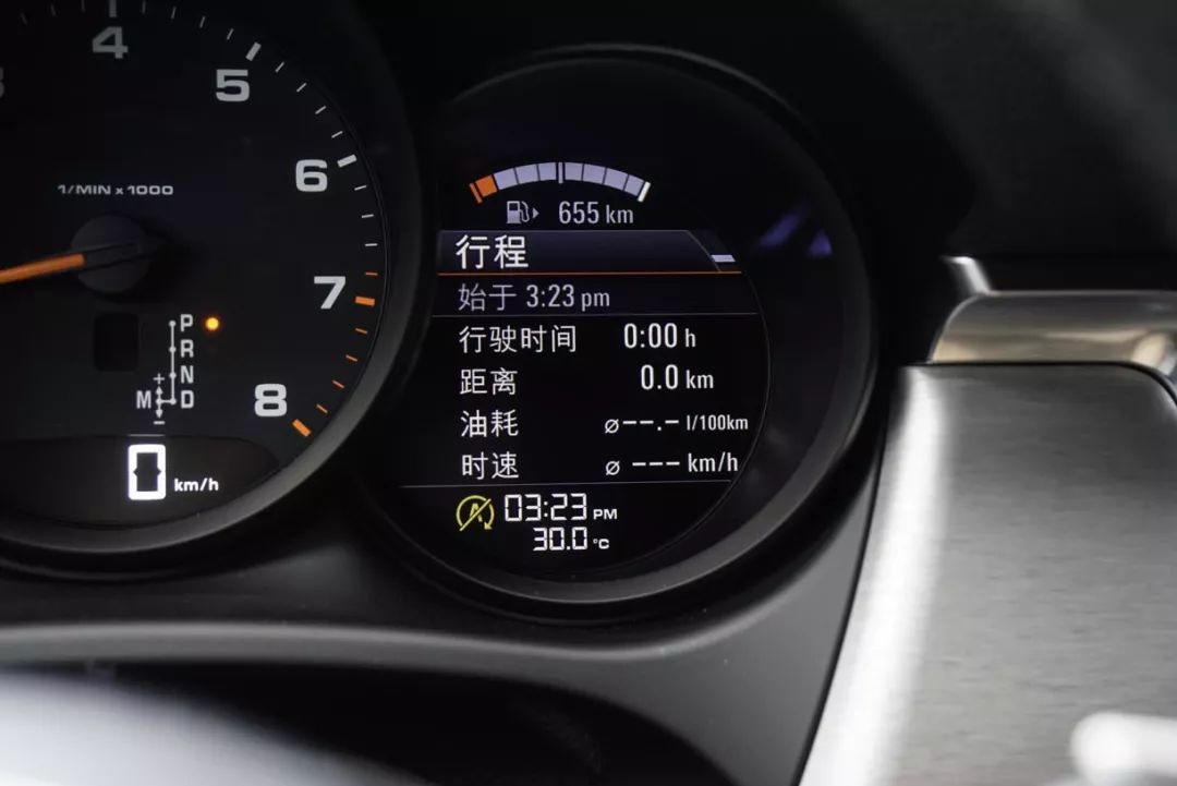 最便宜的保时捷suv,油耗实测惊人,要逼疯bba的节奏!