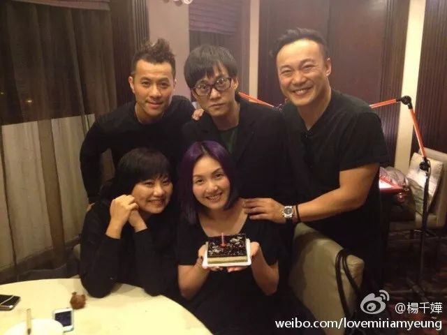 她令王菲嫉妒唱功烂却能唱哭人让吴彦祖心动一生被两个男人宠爱