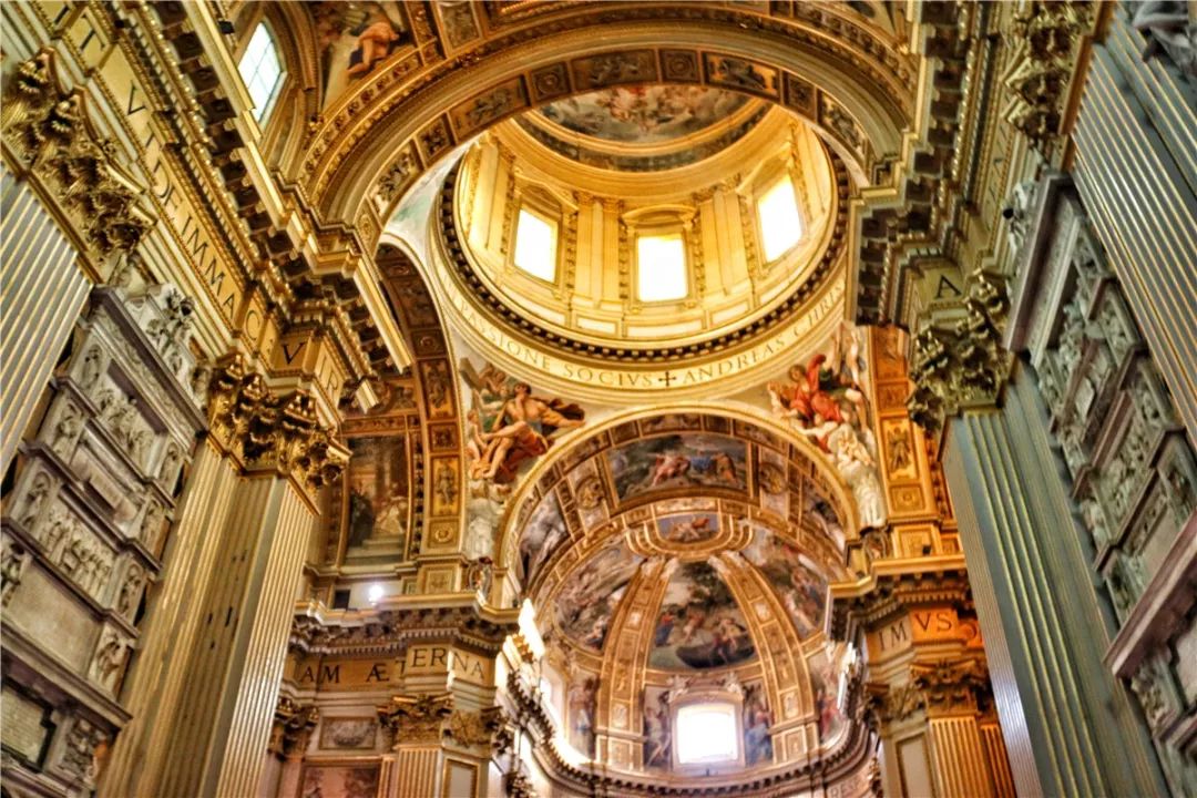 耶稣教堂(著名修会——耶稣会的母堂)我们走进罗马城,走进最具代表性