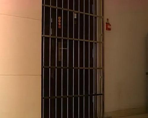 拿到商场租赁权,办公室却被铁门封了,怒曝光:2千万费用谁承担