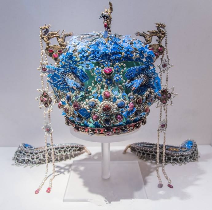 定陵打开后,我文物专家为复制孝端皇后凤冠,共闯过三道"难"关