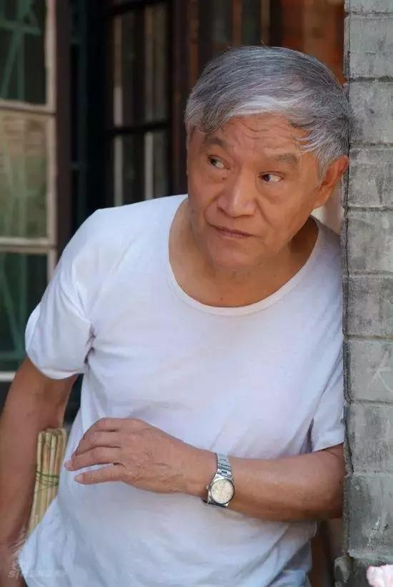 他被誉为影视圈常青树,10岁步入影视圈直到现在,出演无数作品!_牛犇