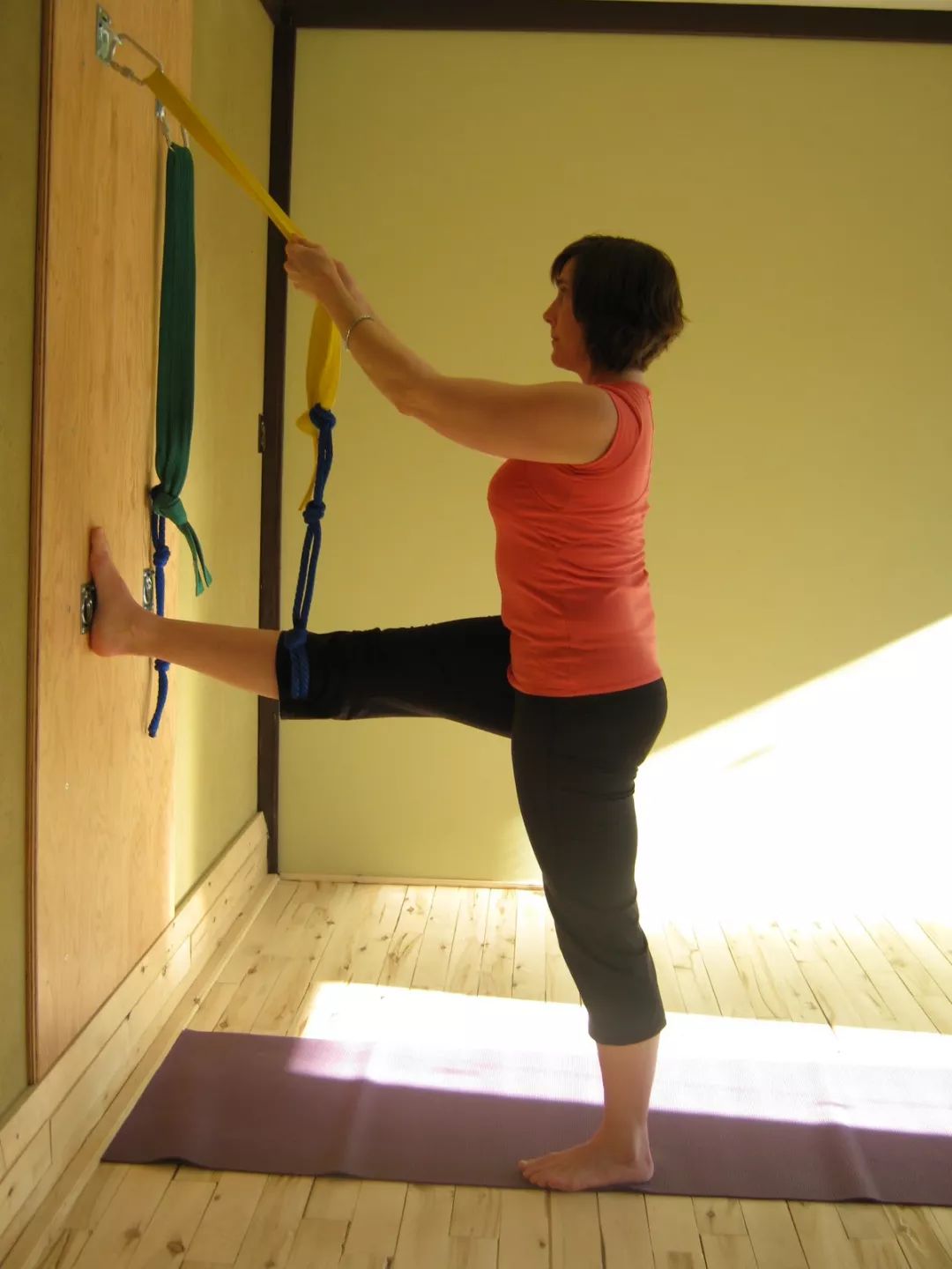 腿部肌肉,提高专注力和身体的平衡感,同时也加强脚踝以及双脚的力量