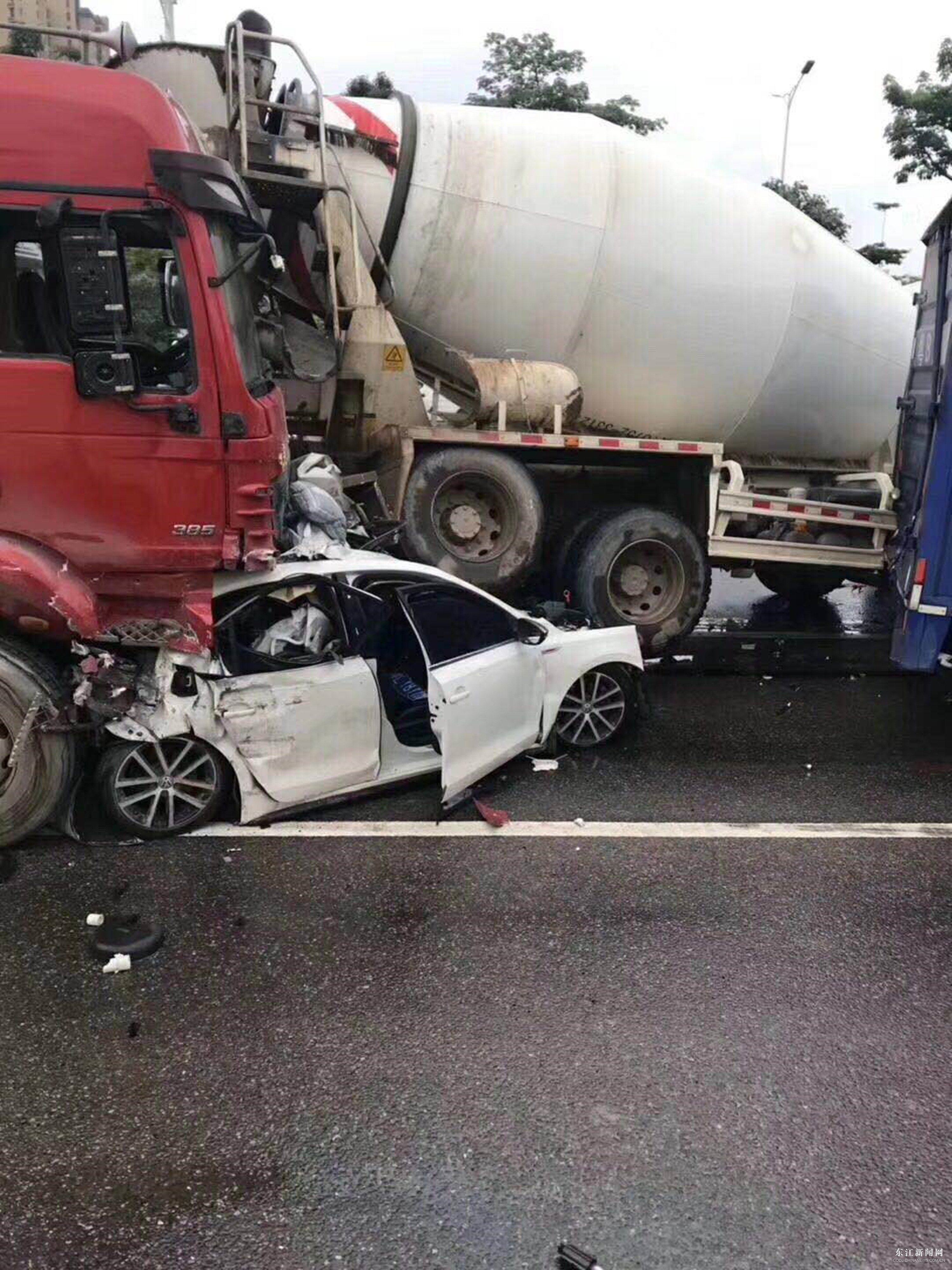 广东最近车祸图片