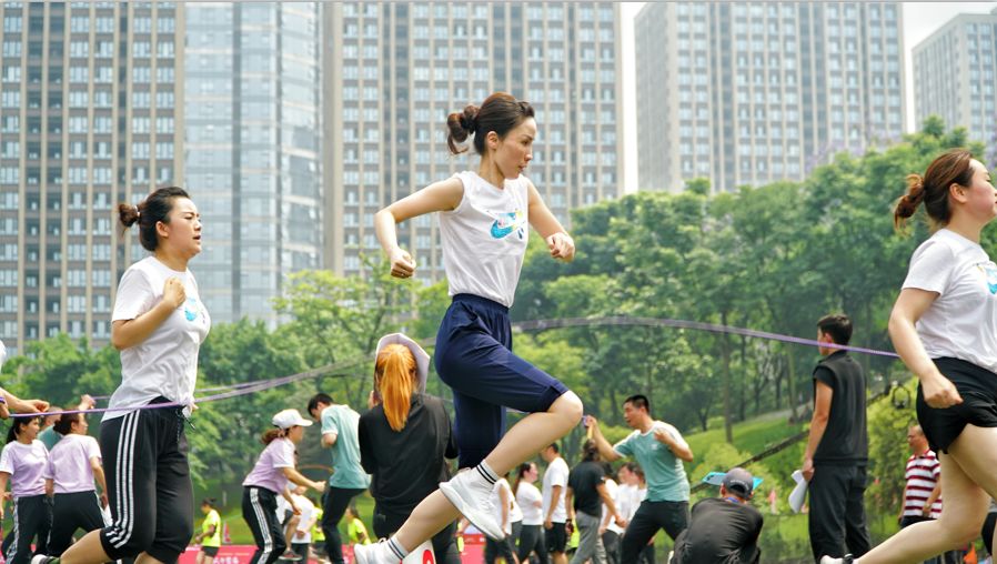 今日石子山体育公园,围观2000余人,竟为这事?