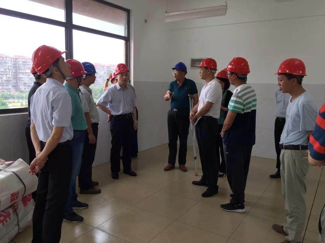 项目的进展情况及存在着急需解决的问题,随后黄学斌校长,杨毅清副校长