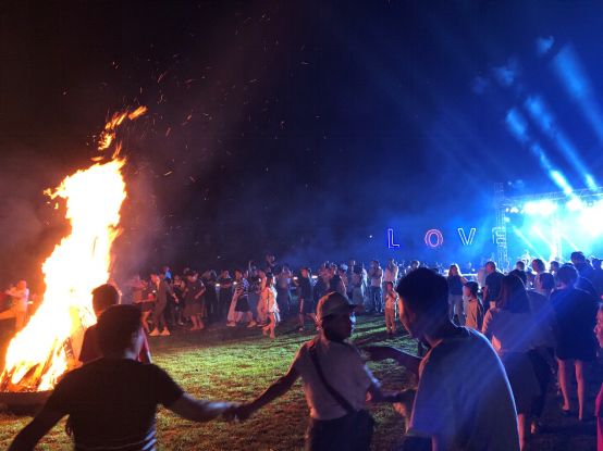 来这里嗨 音乐 帐篷 篝火趴