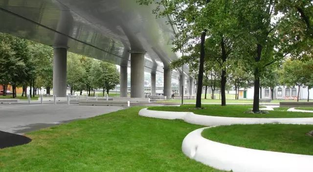高架桥下的景观_公园
