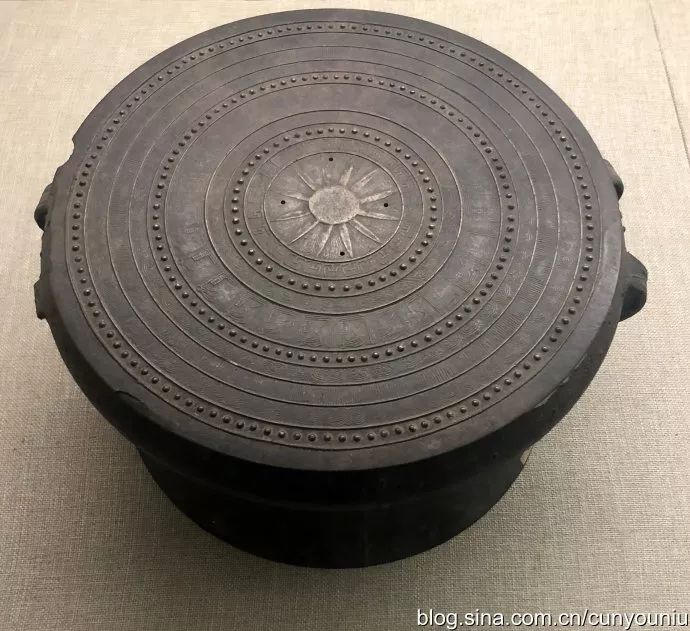 因为这些铜鼓文山被称为世界铜鼓发源地之一