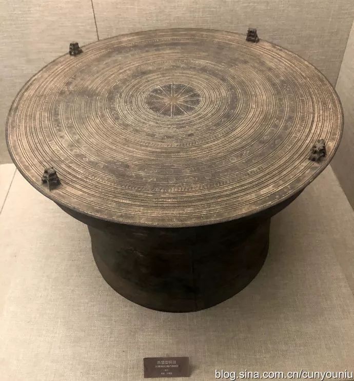 将走向更广阔的世界舞台,让古老的铜鼓在世界敲响,发出美妙迷人的雄浑