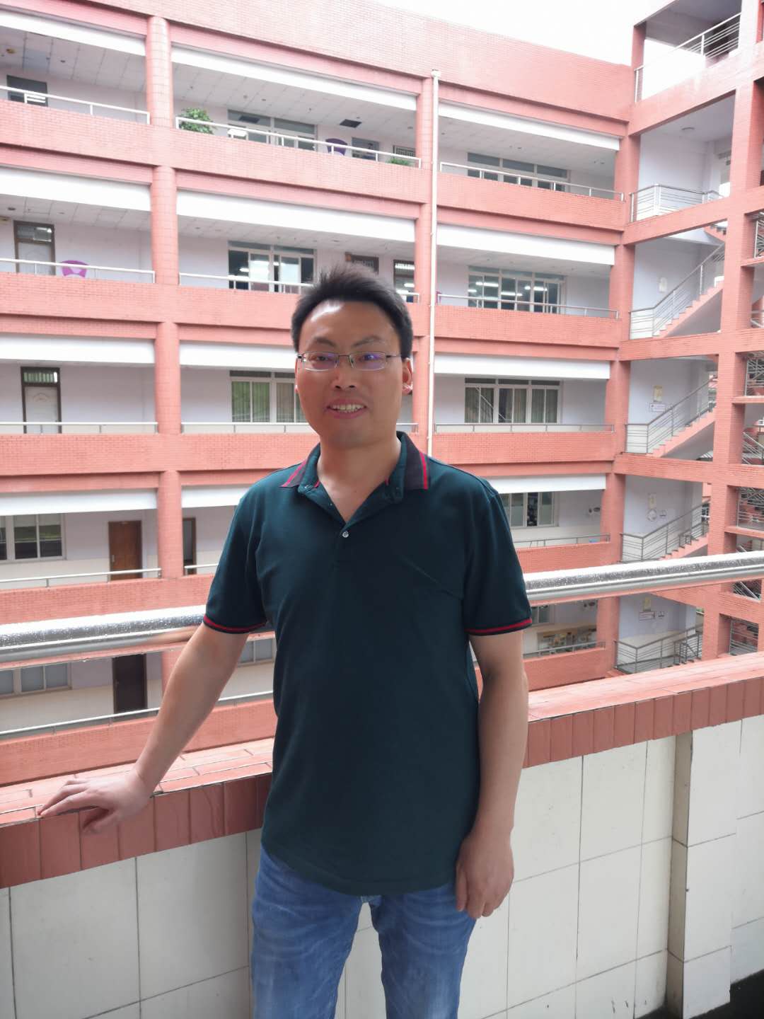 南充初中优秀教师讲故事致青春敬奋斗三尺讲台的工匠精神