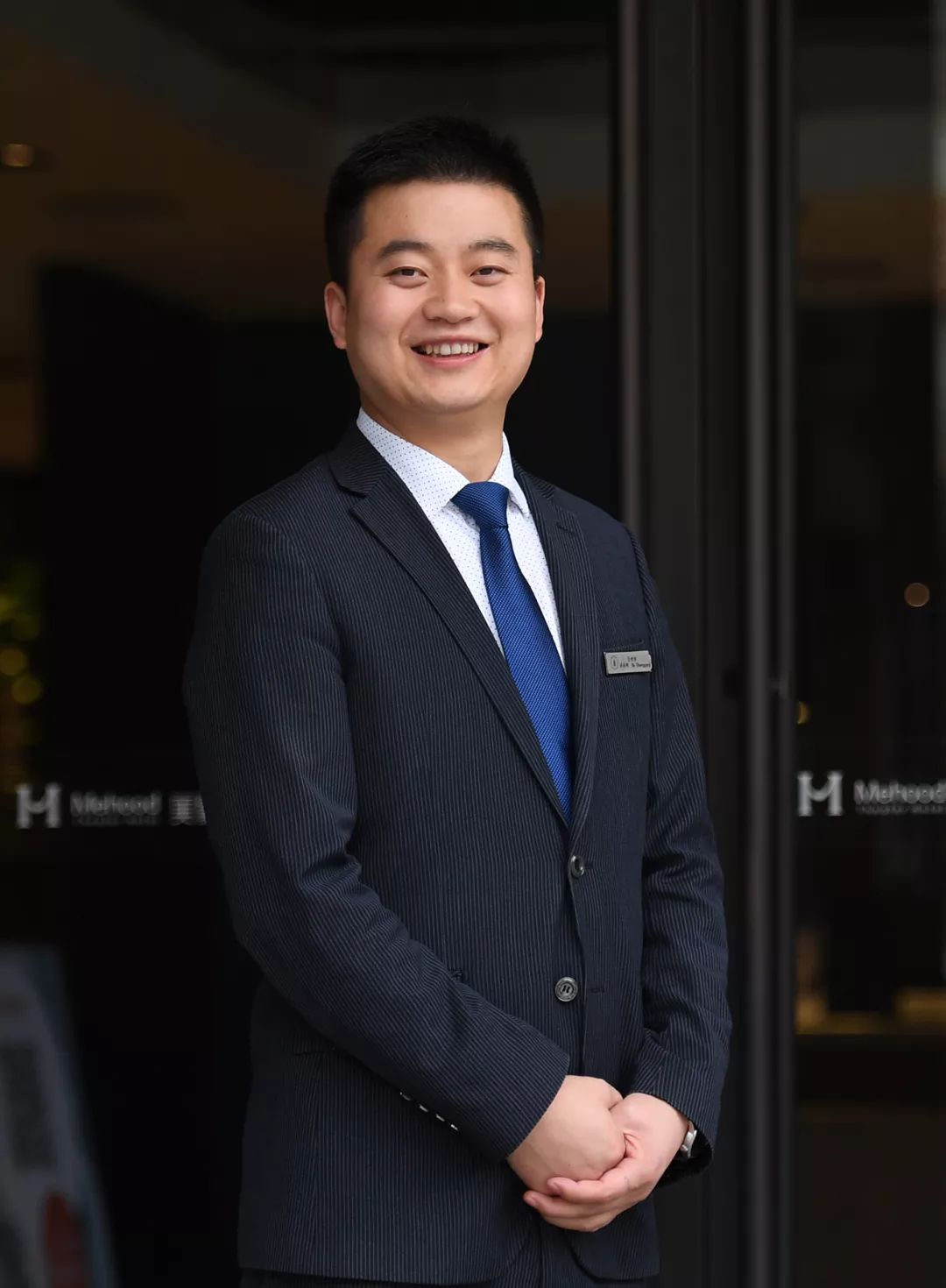 就是5年,在这里,屈成刚从迎宾门童一步一步稳步晋升,最后做了酒店经理