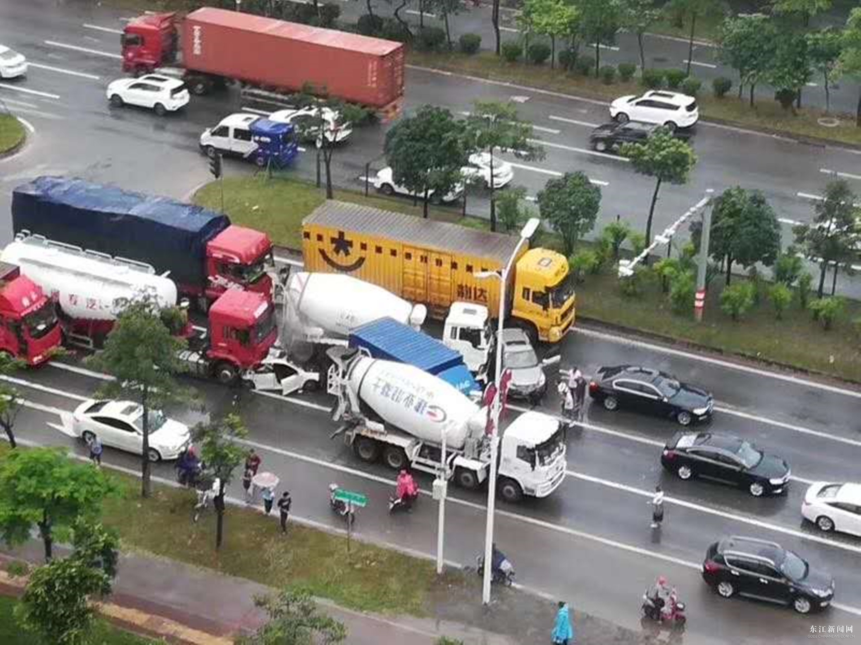 惠州昨天下午的车祸图片