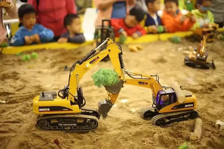 199元抢购筑梦工程师儿童乐园单人单场合金工程车门票遥控挖掘机南宁