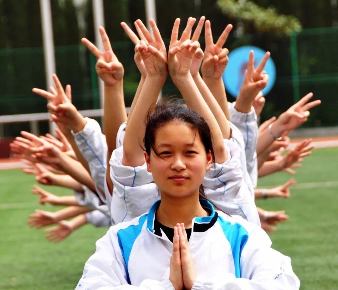 湖北省特级教师,全国优秀中学地理教育工作者,十堰市政府专项津贴专家