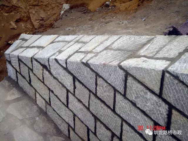 挡墙沉降缝设置错缝设置挡墙养生弃土场整治弃土拓宽路基路基超宽填筑