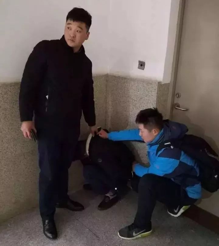 诈骗138万后疯狂购买黄金宾阳哥团伙乘高铁被便衣警察抓获