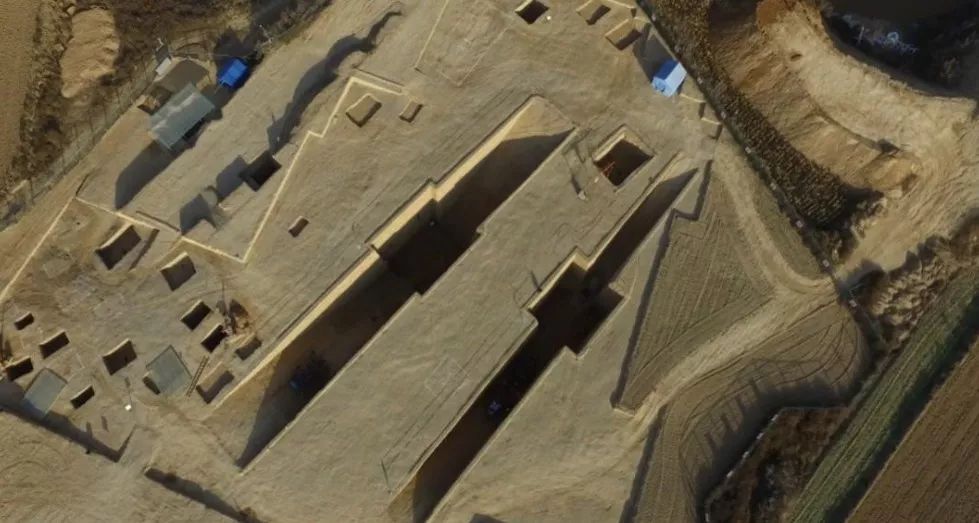 刘家洼东周遗址中两座带有双墓道的"中字形"大墓,是陕西迄今为止发现