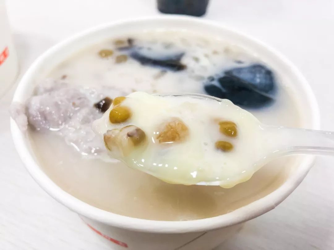 把炼奶搅进糖水里,整一碗的甜度连涨三级!