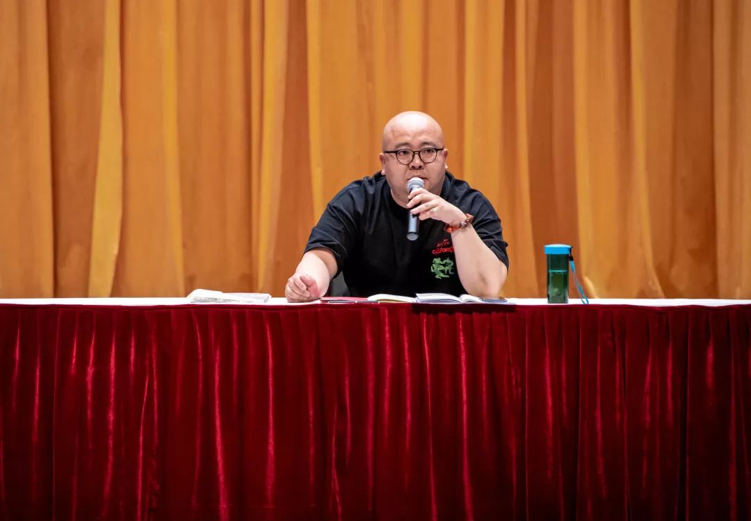 省数学会常务理事,编辑出版委员会主任周小山教授对本次活动进行总结