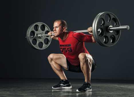 背肌群,腘绳肌群参与较少按照深蹲方式和不同的目击肌肉群深蹲大致