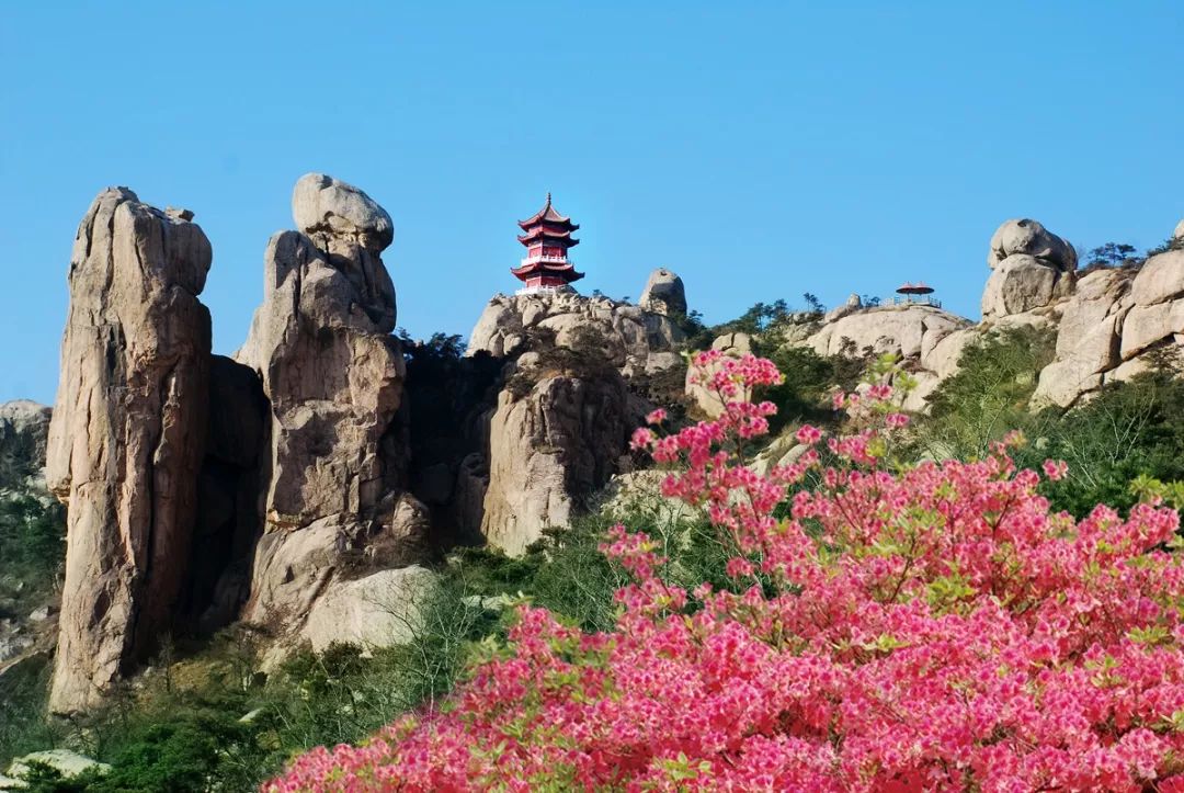鲁东南地区第一峰的马耳山,"奇秀不减雁荡"的五莲山,"九仙今已压京东"