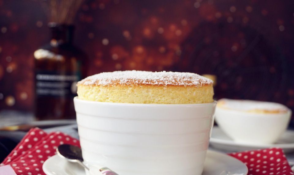 它一种经典的法式甜品,也有人把它叫梳乎厘,蛋奶酥,属于蛋糕的一种