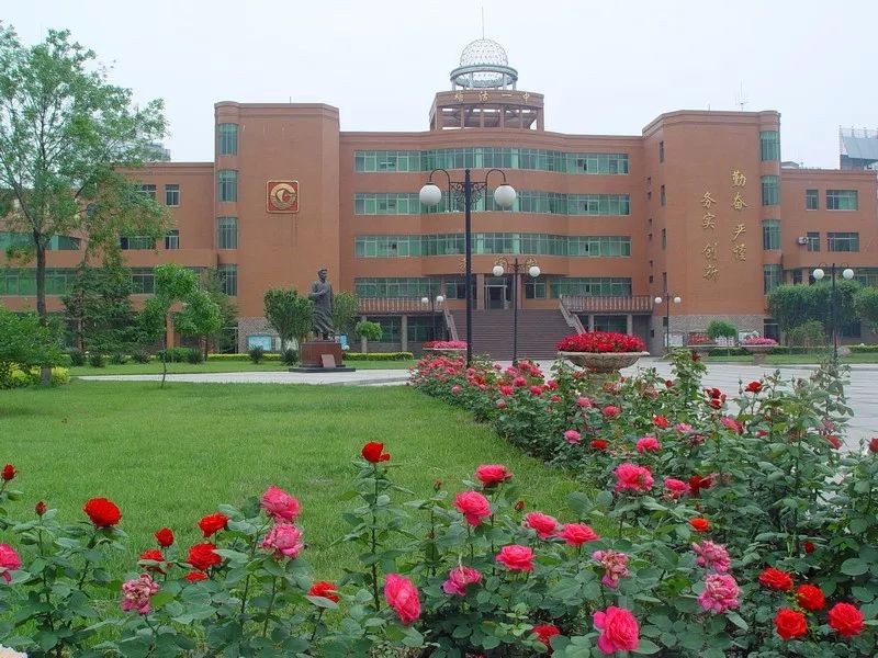 塘沽一中披风雨斩荆棘踏辉煌