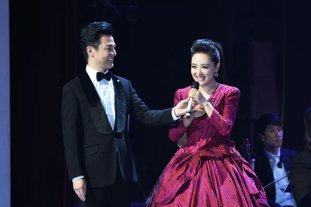 还有重量级大咖参与演出李谷一著名歌唱家谭利华中国优秀指挥家金铁霖