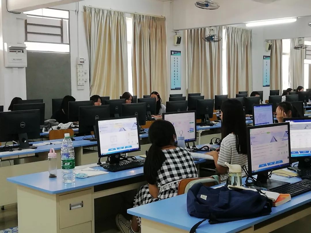 广东理工学院第二届财务决策比赛,会计学院为参赛选手提供了校园内的