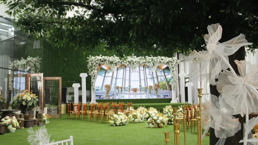 感受科技与浪漫视频会议室内草坪你想要的这都有