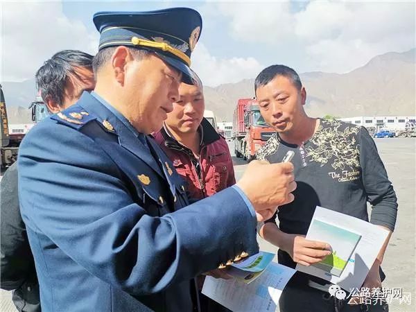 公路养护网西藏深入开展路政宣传月活动整治超限超载车