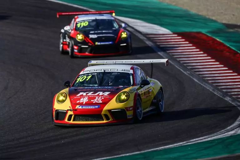 铃鹿冠军 | 锦龙车队 1 号车斩获首枚冠军奖杯