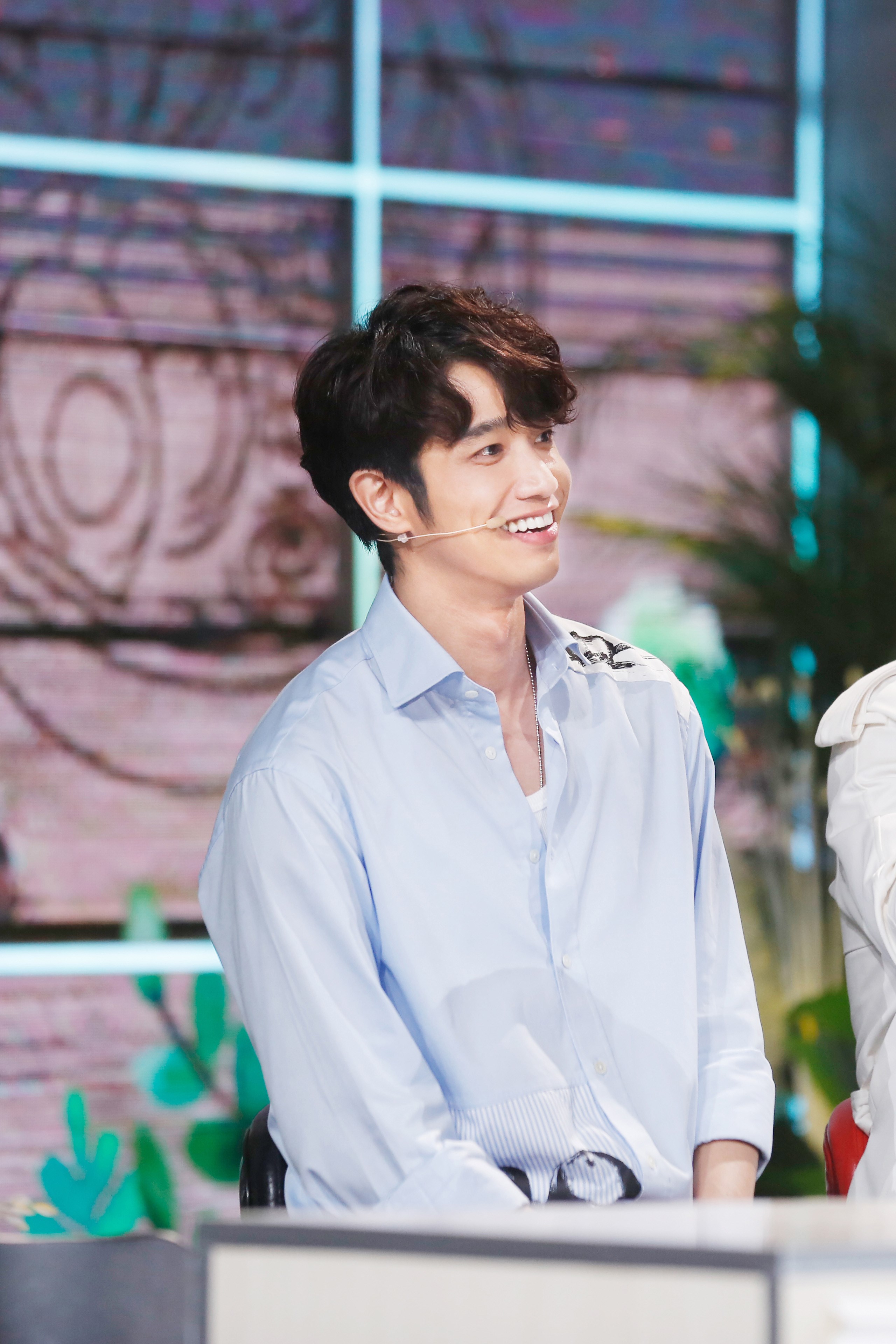 yirenernet刘以豪内地综艺首秀浪漫来袭共谱美食情缘