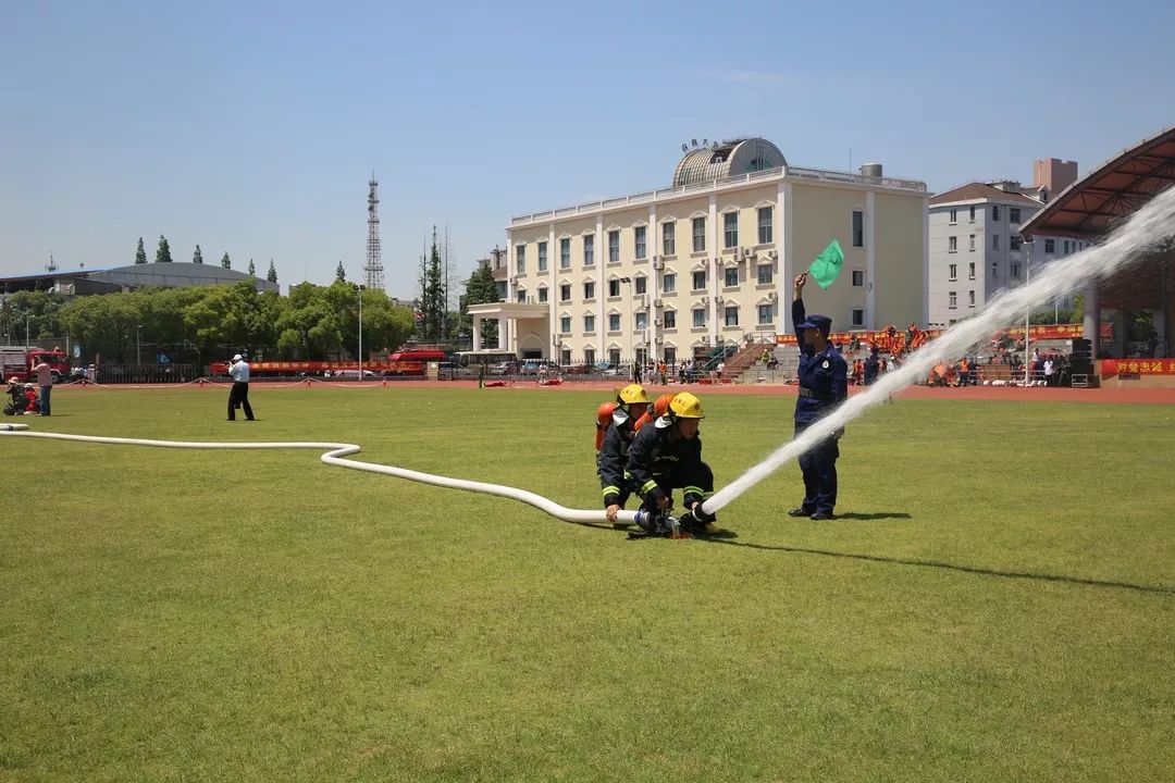 崇明一群消防小哥哥比武场面太火爆了
