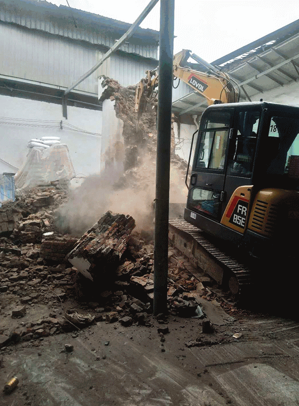 福田仅有的一根废置大烟囱终于拆除了