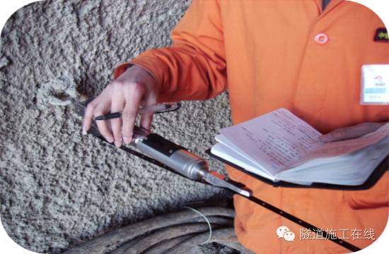 拱顶下沉采用水准仪,水平收敛采用收敛计.