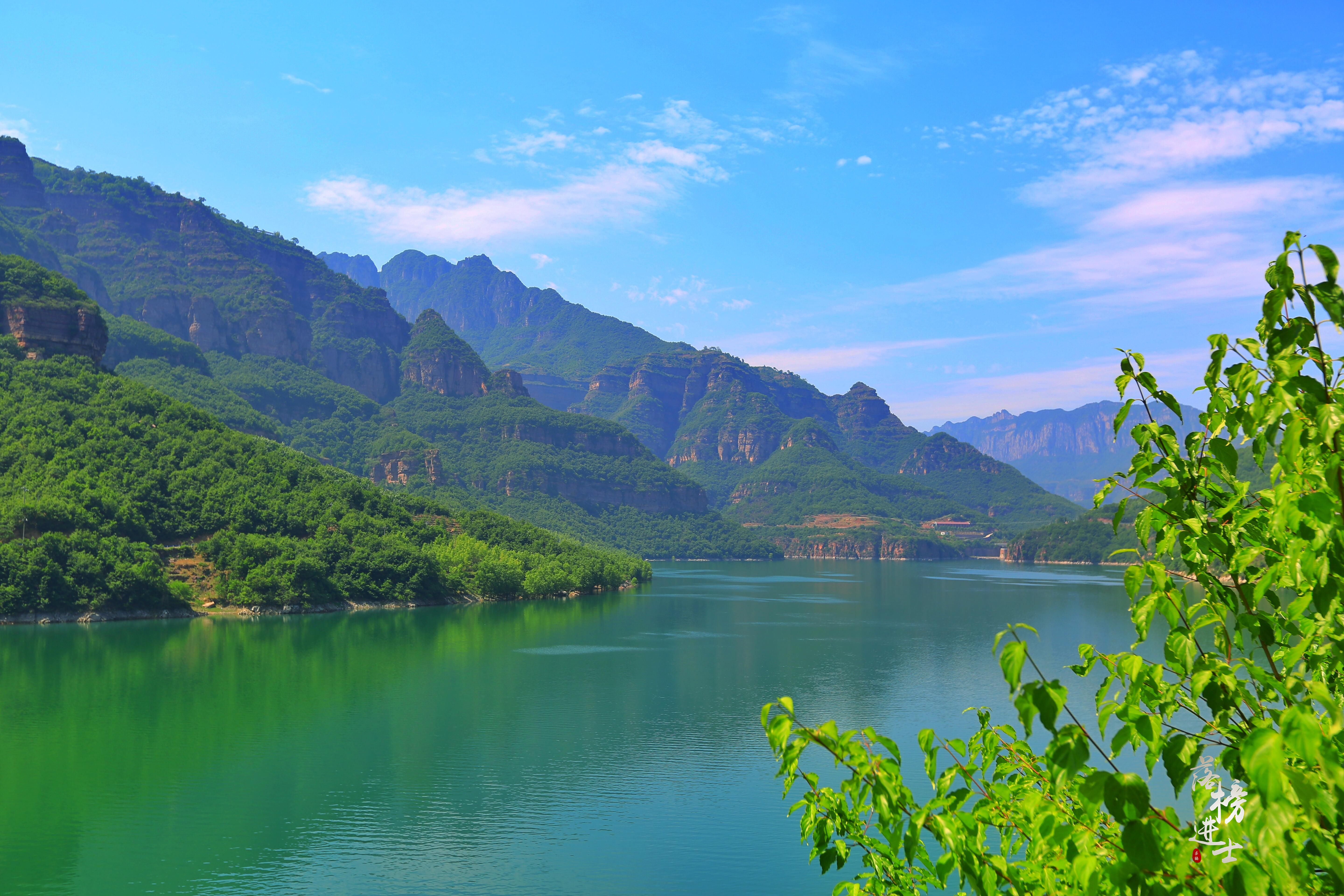 67自古以来,人们便秉承着"有山皆是园,无水不成景"的美景标准"有山