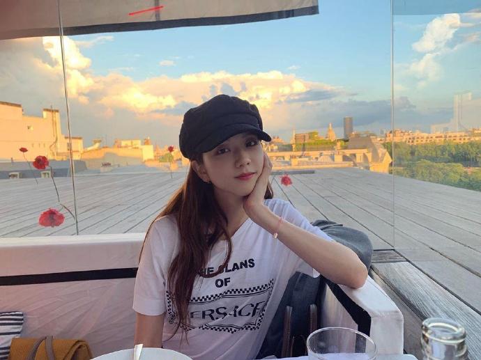 jenniejisoo晒照带粉丝一览巴黎风情