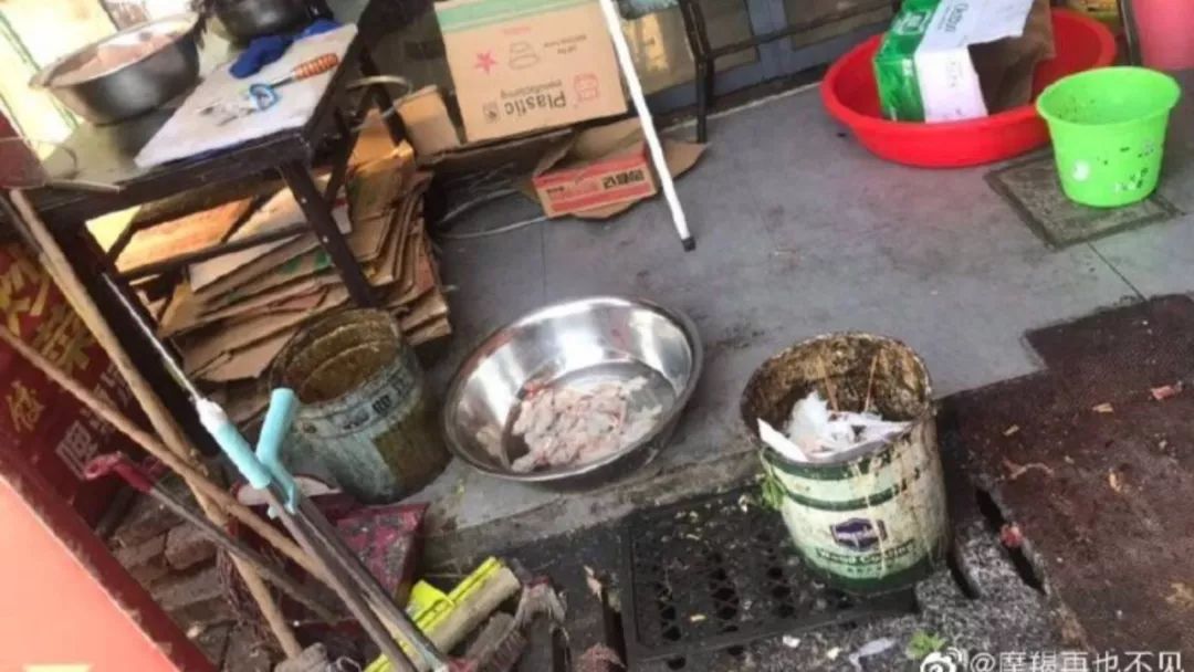 厨房比厕所还脏送外卖的小哥怒了